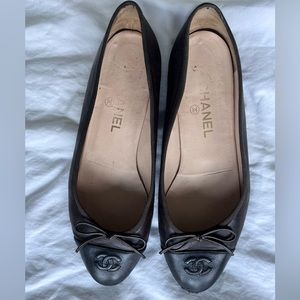 Chanel brown and black, cc toe, ballet flats. Size 40.5